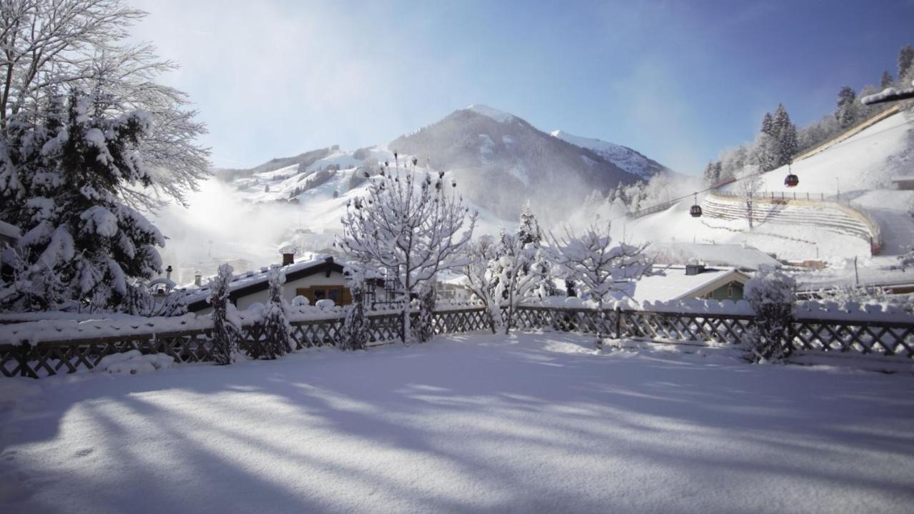 Haus Sonnenschein Apartamento Saalbach-Hinterglemm Exterior foto